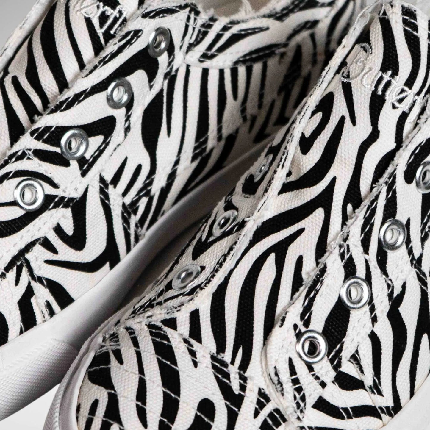 MISS BLACK LC41564001 Shore - 1 Canvas Zebra Blk/Wht 3 White